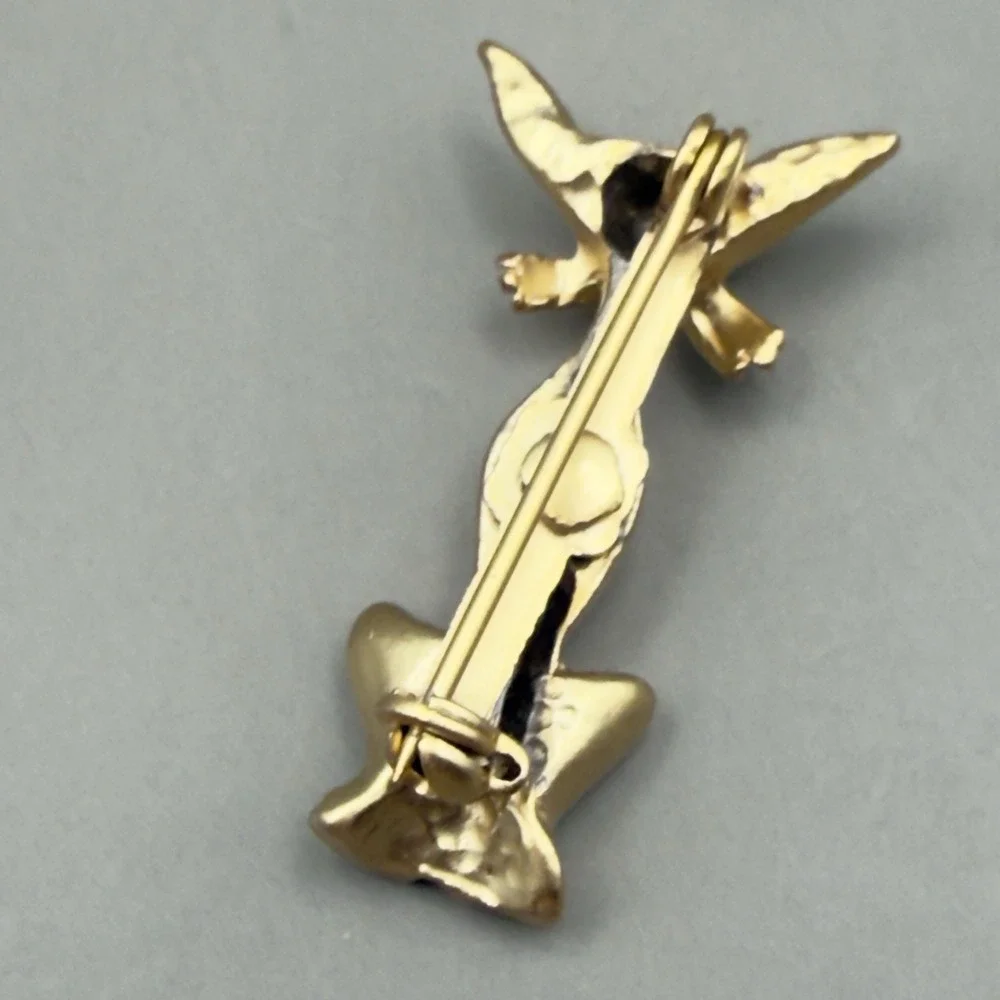 Vintage Gold Tone Sitting Cat Brooch Pin Minimalist Feline Kitty Unsigned